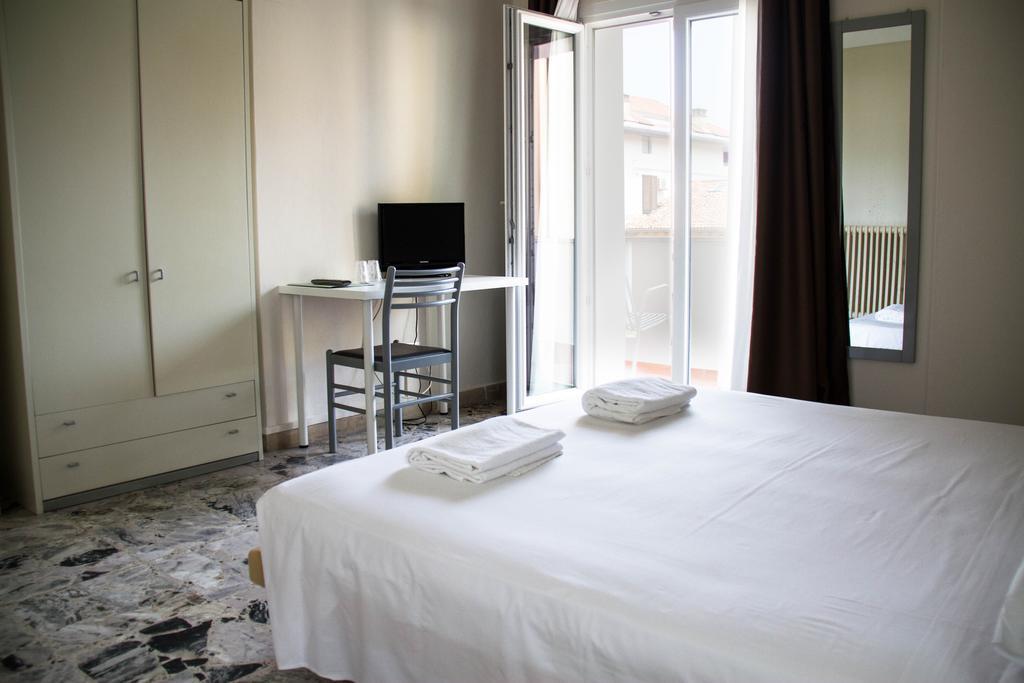 Hotel Arianna Iseo Szoba fotó
