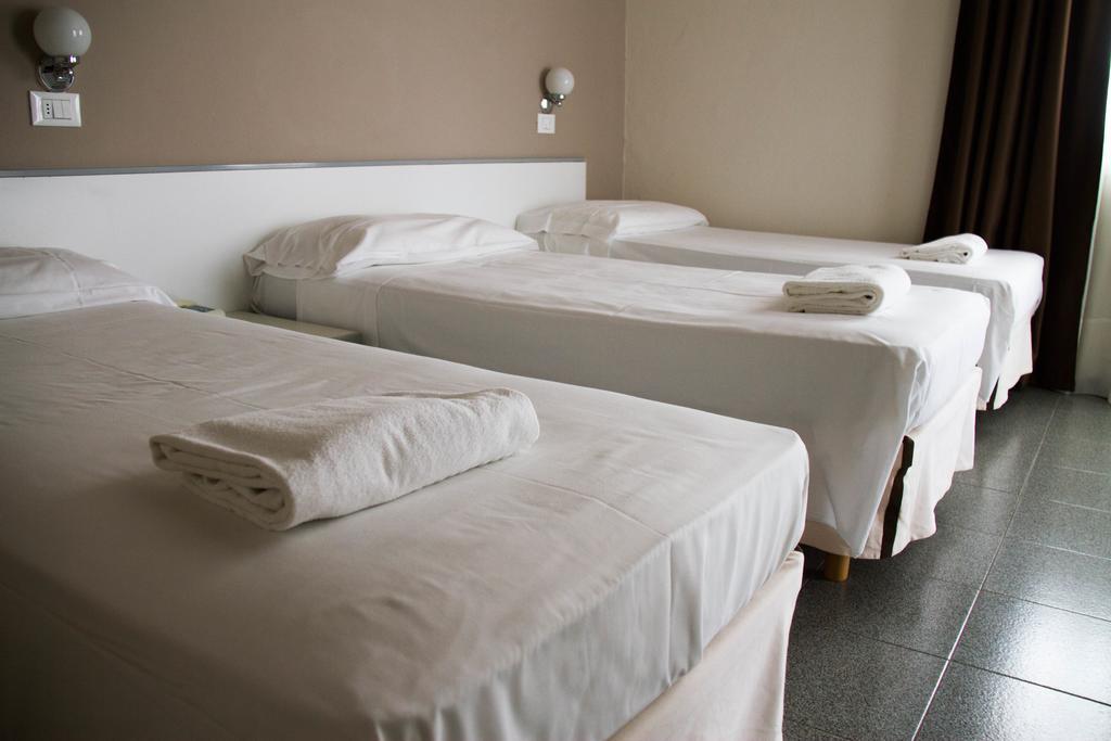 Hotel Arianna Iseo Szoba fotó